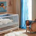 Bild in Galerie-Betrachter laden, Luna Babybett 140x70cm, white/oak Kinderzimmer close-up