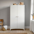 Bild in Galerie-Betrachter laden, Classic™ Kleiderschrank White geschlossen front
