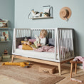 Bild in Galerie-Betrachter laden, Luna™ Babybett 120x60cm, white/oak
