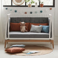 Bild in Galerie-Betrachter laden, Luna™ Babybett 120x60cm, white/oak
