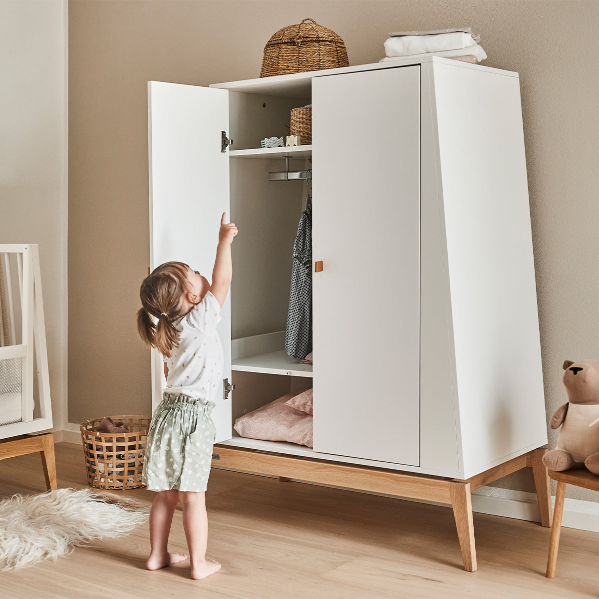 Luna Kleiderschrank klein, white/oak, mit Kind